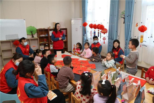 学习雷锋  奉献光明